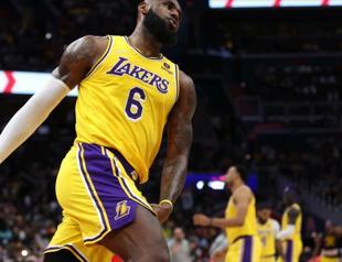 LeBron passes Malone tally but Lakers slump