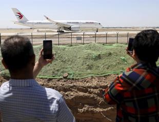 Chinese airliner crashes with 132 aboard in country’s south