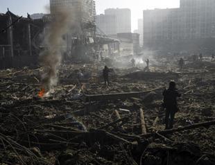 Ukraine retakes key Kyiv suburb, battle for Mariupol rages