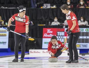 Turkish curling team makes headlines in Canada