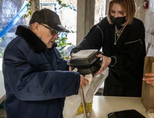 Caviar off menu as Kiev chefs serve up free meals