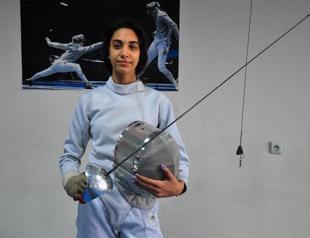 Young Iranian fencer pursuing Olympic dreams in Turkey