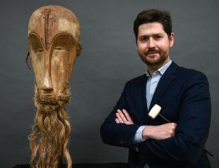 African mask sold for 4.2 million in France despite protest