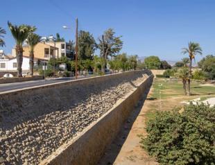 Historic walls of Lefkoşa under risk