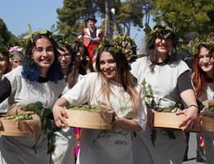 Thousands flocked to Aegean town to enjoy herb festival