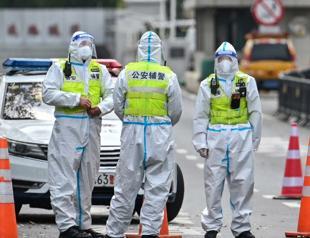 Empty shelves and anxiety as Shanghai Covid-19 cases surge