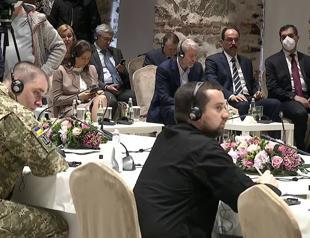 Abramovich attends peace talks in Istanbul amid poisoning reports