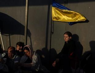 Ukrainian refugees find route to US goes through Mexico