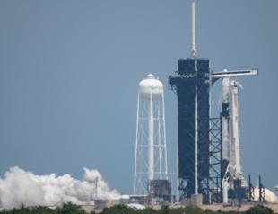 Amazon, SpaceX heat up race to dominate satellite internet