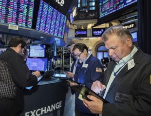 Wall Street falls to first down week in four on rate worries