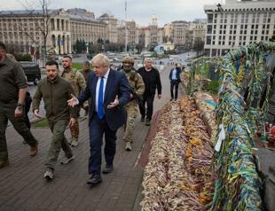 Civilians flee east Ukraine as Kyiv readies for ’big battles’