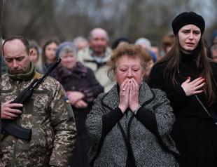 Ukrainian defenders dig in as Russia boosts firepower