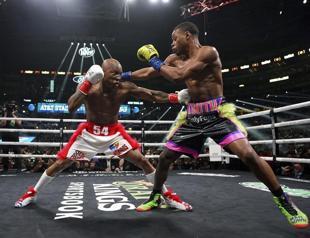 Spence adds 3rd title belt with TKO over WBA champ Ugás