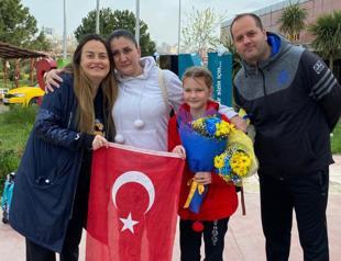 Woman helps Ukrainian mother, daughter to settle in Samsun