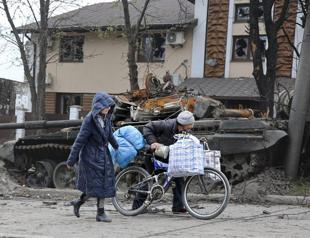 Russia closes in on Ukraine’s besieged Mariupol