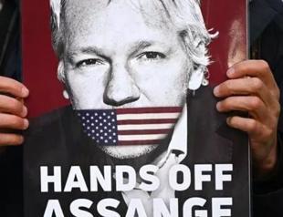 Judge sends Assange extradition decision to UK government