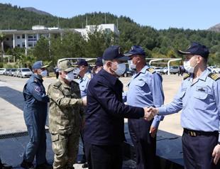 Defense minister urges Greece to respond to Turkey’s call for ‘friendship’