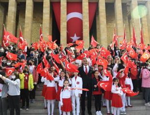 Thousands throng Anıtkabir on Children’s Day