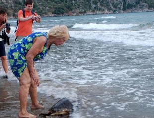 ‘Mother of Caretta carettas’ laid to rest in Muğla
