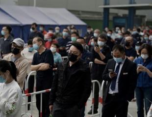 Beijing COVID-19 spike prompts mass testing, panic buying