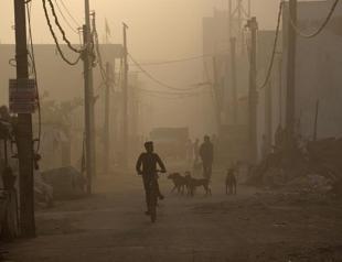 Indian capital engulfed in smoke after landfill catches fire