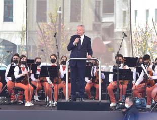 Music soothes violent feelings, says veteran conductor