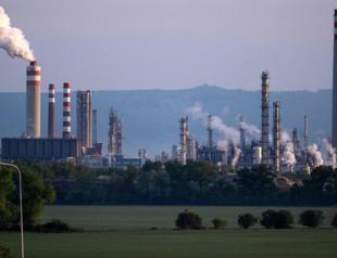 EU readies for end of Russia gas, warns won’t pay in rubles