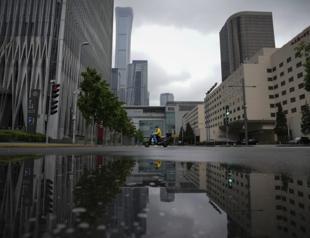 Xi warms up China’s economy, but virus narrows options