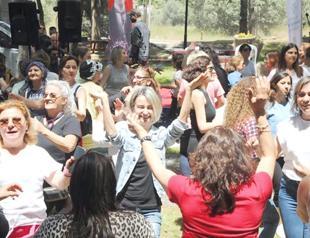 Nation rushes to florists to celebrate Mother’s Day