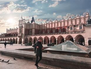 Student visits 120 cities spending only $330