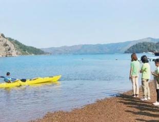 Teacher canoes to arrive at school