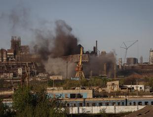 Ukraine mounts effort to pull last fighters from steel mill