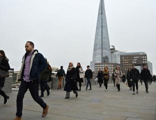 UK unemployment dips but wages hit by inflation