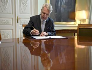 Finland, Sweden submit NATO membership application