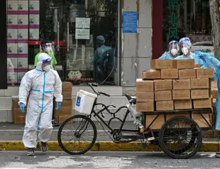 Shanghai partly resumes public transport in patchy reopening