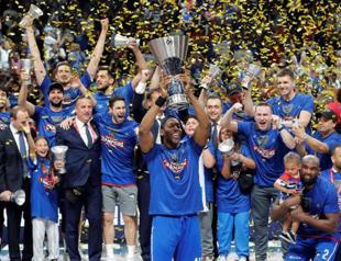 Anadolu Efes makes history with back-to-back Euroleague titles