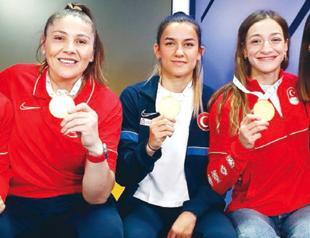 World champ boxers eye Paris Olympics