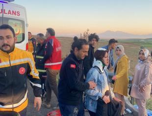 Driver sleeps, 3 die in bus crash