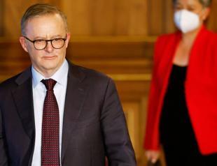 Australia’s government urges China to remove trade barriers