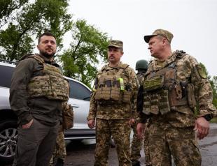 Ukraine pushes back in Kherson as Zelensky visits east
