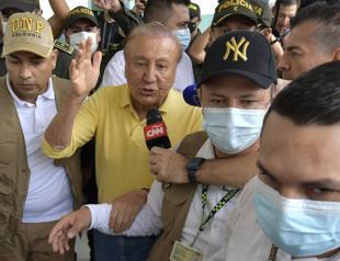 Populist millionaire faces ex-rebel for Colombia presidency