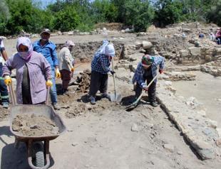 Rural women’s touch in archaeology