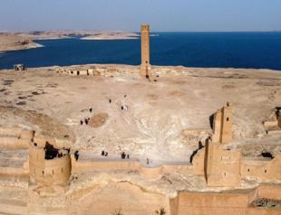 Visitors trickle back to Syria citadel used by ISIL