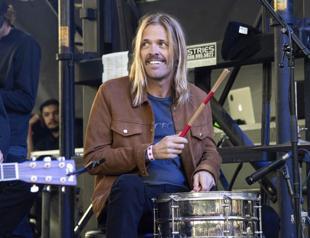 Foo Fighters to play Taylor Hawkins tribute shows