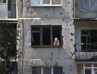 Ukrainian forces ’holding on’ in key Donbas battles