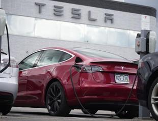 Teslas with Autopilot a step closer to recall after wrecks