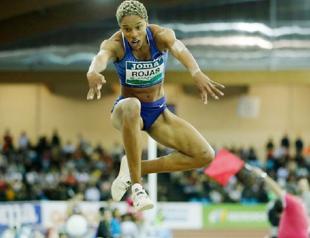 Rojas starts her outdoor season with world-best jump
