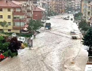 Rainfalls and flooding hit Ankara as expert warns of new downpours