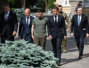 EU Commission recommends EU candidate status for Ukraine