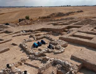 Israel uncovers a rare early mosque in Negev